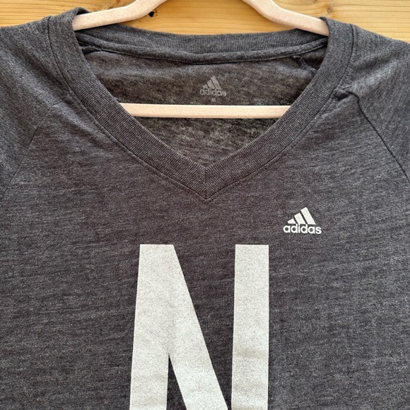 Adidas NWOT Nebraska Huskers Cornhuskers V Neck Short Sleeve Charcoal Tee - Picture 5 of 10